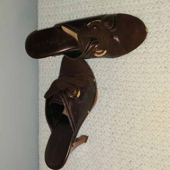 Anne Klein New York Leather Stud Wooden Heels - Picture 3 of 8